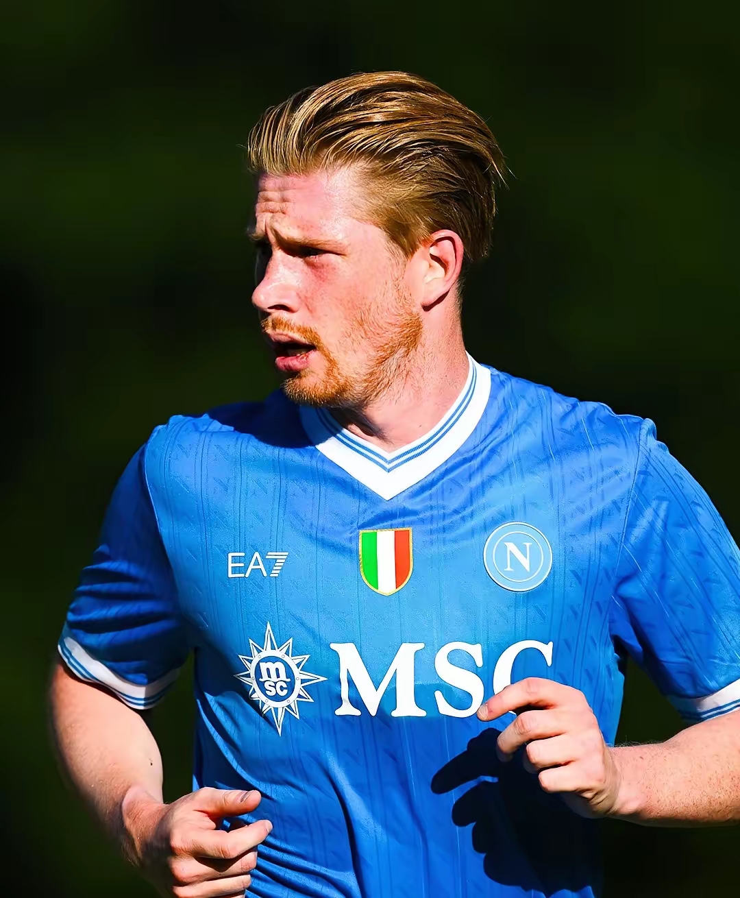 克雷莫内塞和亚特兰大正在关注阿尔塔穆拉俱乐部的瑰宝——切克·贝内利·杜姆比亚。这名2007年出生的新星引发转会市场关注。 来源：著名记者斯基拉