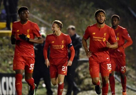 他可不是简单地露个面。皮尔斯场均狂砍25分，强势宣告自己已然成为一颗冉冉升起的超级巨星，更成为了凯尔特人的核心人物🙌